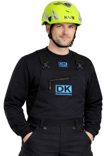 Medarbejder i fuldt sikkerhedsudstyr – DK Industries